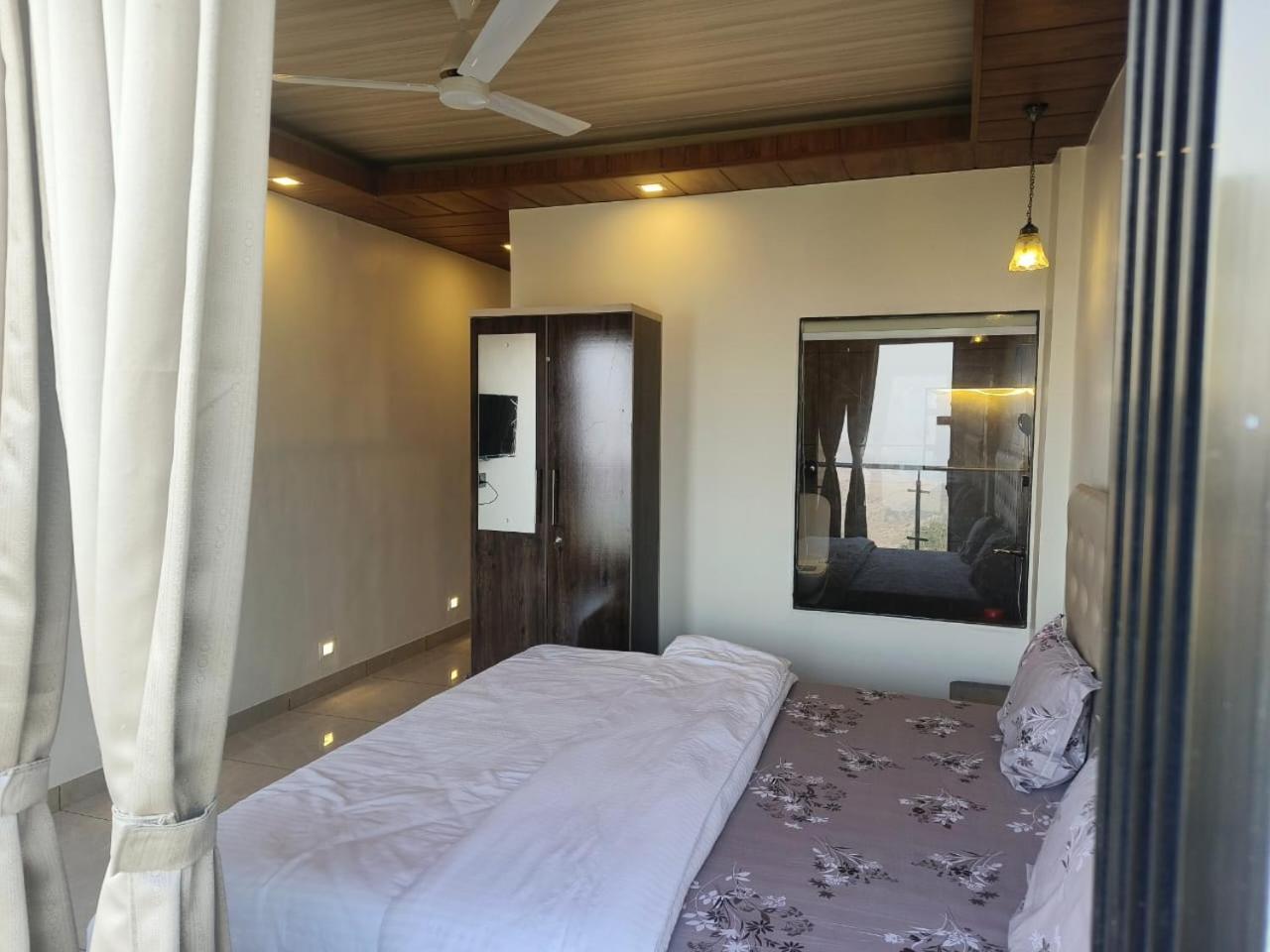 The Grange Lake View Panchgani Buitenkant foto